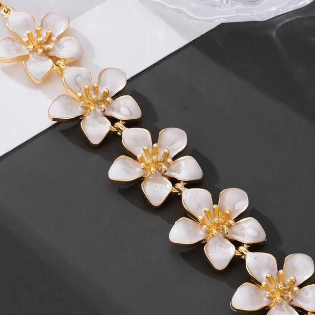 Flower Bomb White